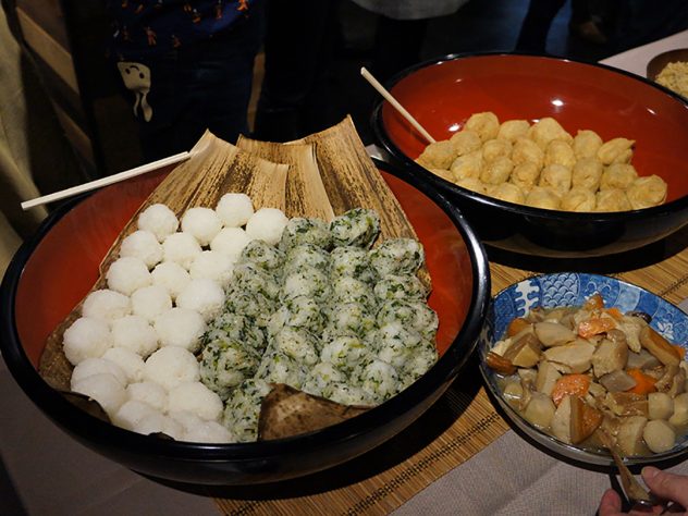 山古志ナイトで出された特産のお米で作られたおにぎりや山菜料理
